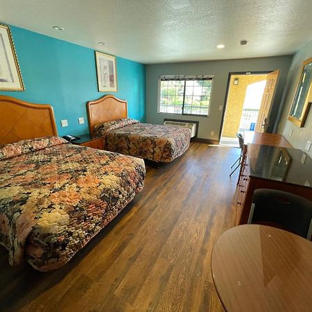 Travelers Inn Кастро Вали Екстериор снимка