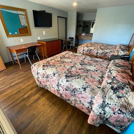 Travelers Inn Кастро Вали Екстериор снимка