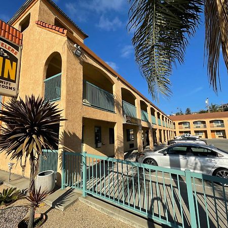 Travelers Inn Кастро Вали Екстериор снимка
