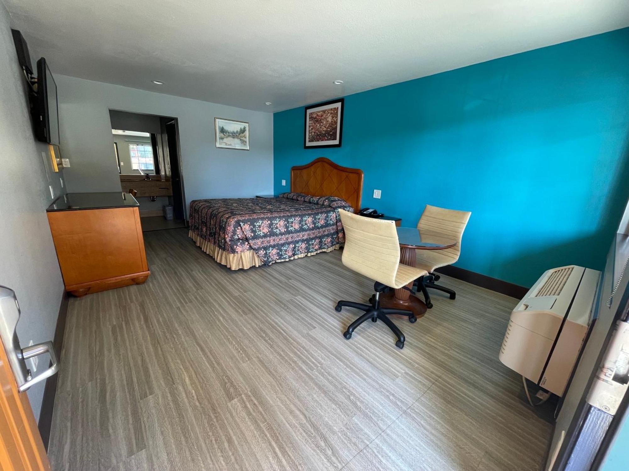 Travelers Inn Кастро Вали Екстериор снимка
