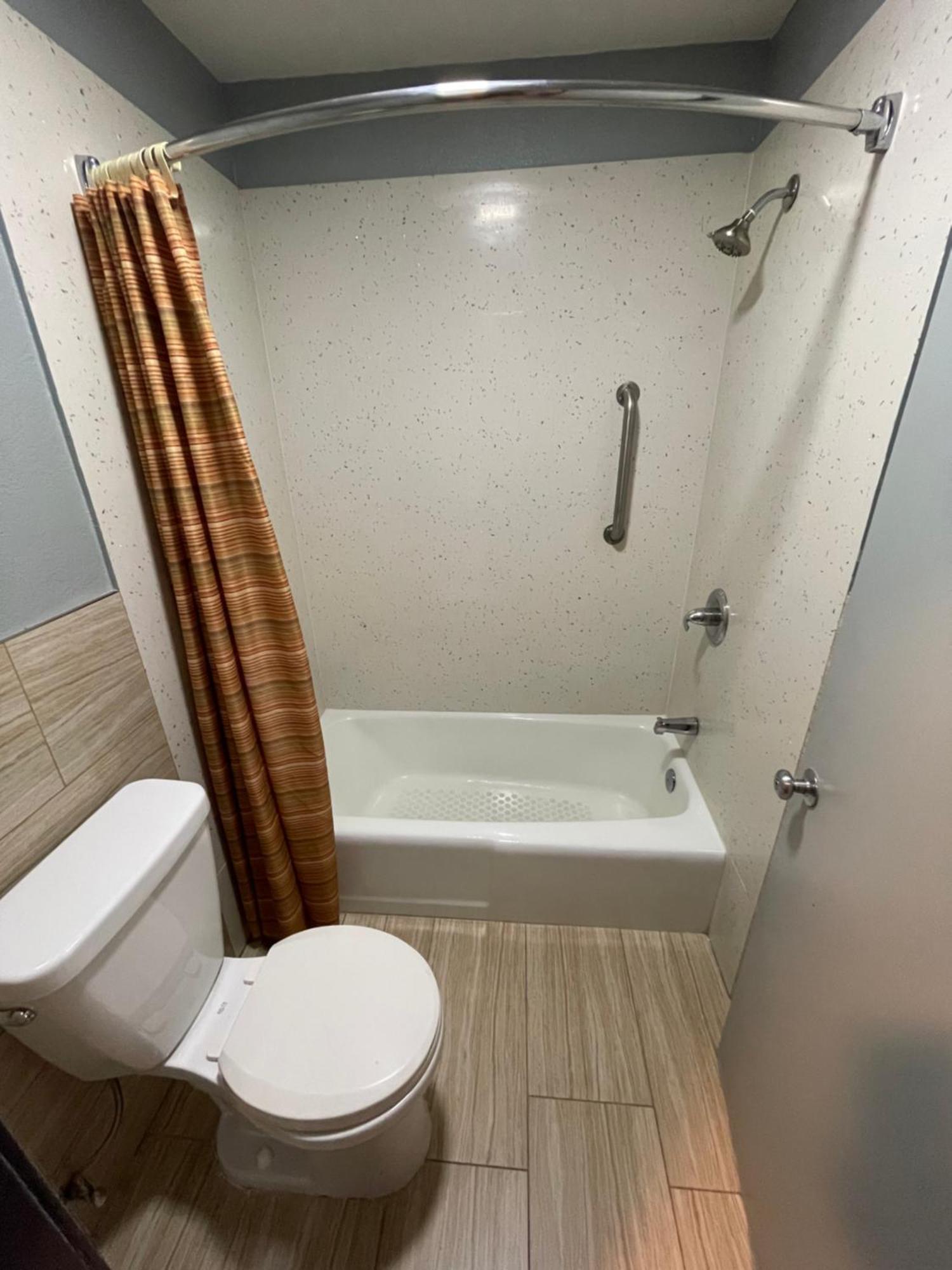 Travelers Inn Кастро Вали Екстериор снимка